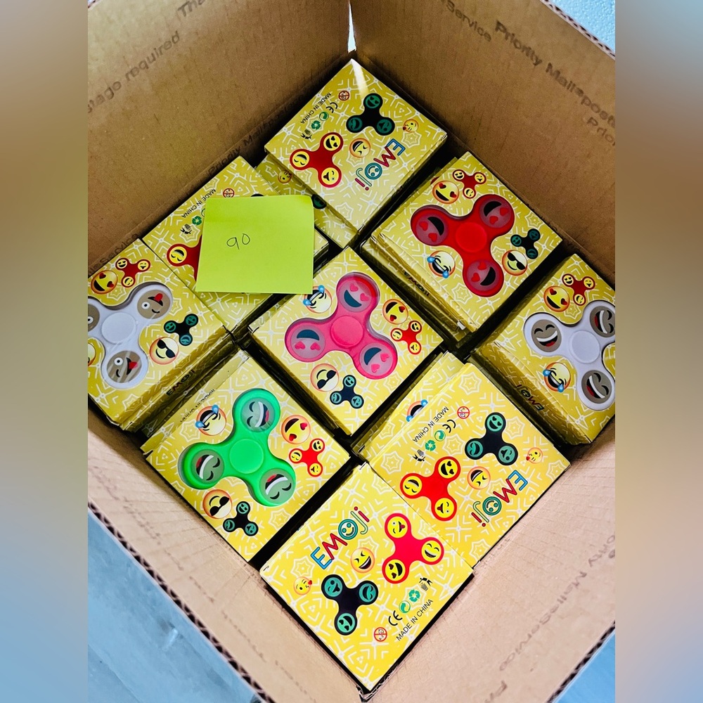 😃90 emoji spinners! fidget hand spinners, meditation fun something fun to do😃toy